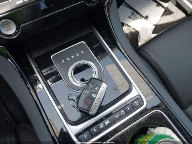 2017 JAGUAR XE SAJAD4BG9HA953565 Photo 10