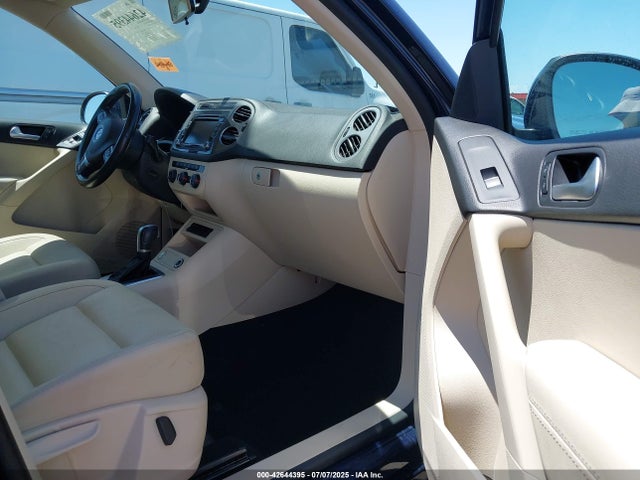 WVGAV7AX8FW595806 Volkswagen Tiguan