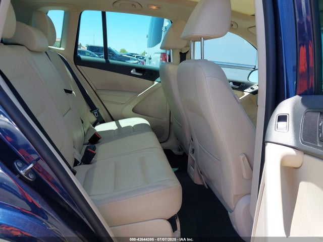 WVGAV7AX8FW595806 Volkswagen Tiguan