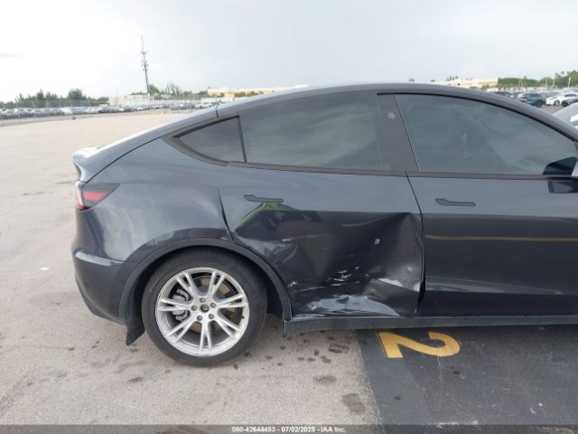 2024 TESLA MODEL Y 7SAYGDED3RF041788 Photo 5
