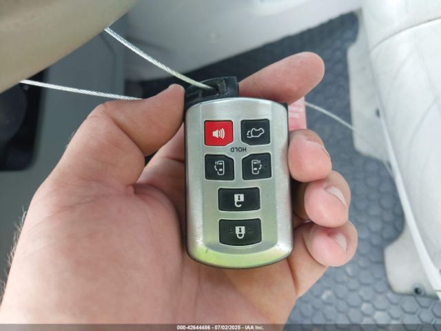 2011 TOYOTA SIENNA 5TDYK3DC2BS166913 Photo 10