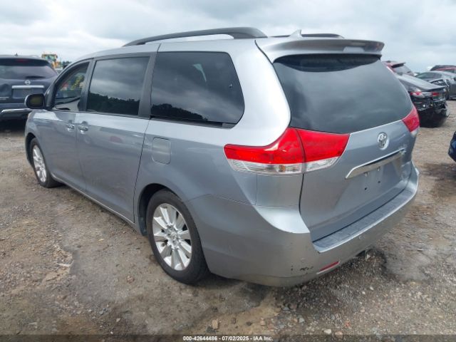 2011 TOYOTA SIENNA 5TDYK3DC2BS166913 Photo 2