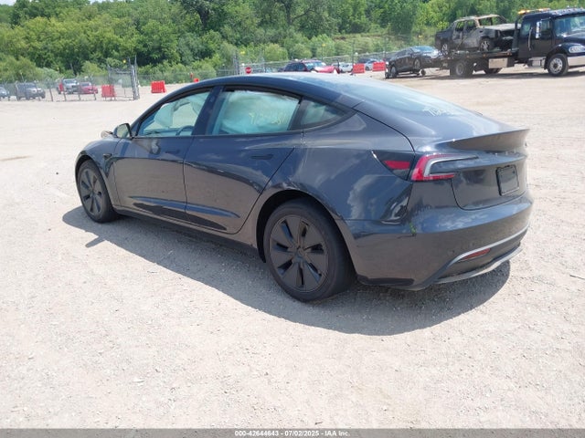2025 TESLA MODEL 3 5YJ3E1EB0SF995723 Photo 2