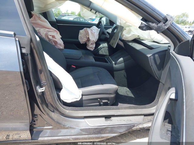 2025 TESLA MODEL 3 5YJ3E1EB0SF995723 Photo 4