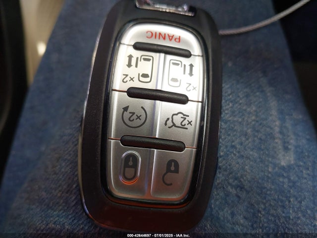 Chrysler 2017 2017 2C4RC1CG8HR622036 Image 11