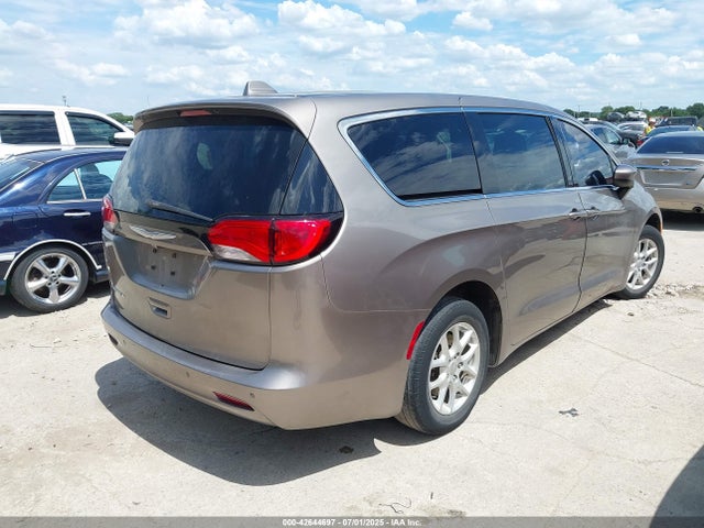 Chrysler 2017 2017 2C4RC1CG8HR622036 Image 4