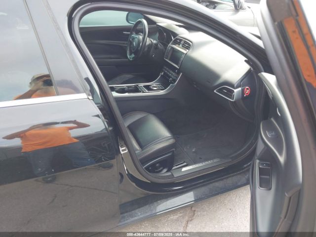 2017 JAGUAR XE SAJAE4BN8HA972992 Photo 4