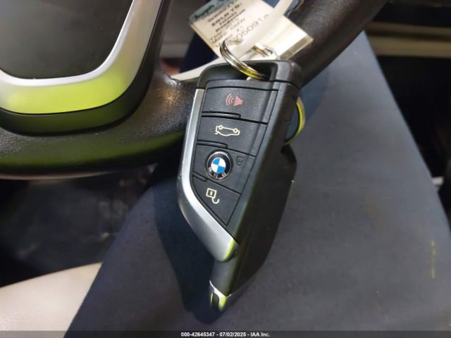 2018 BMW X1 WBXHT3C38J5L33068 Photo 10