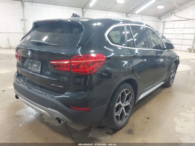 2018 BMW X1 WBXHT3C38J5L33068 Photo 3