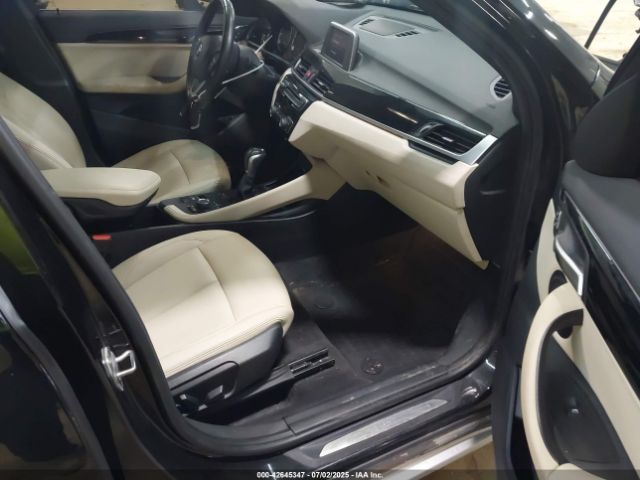 2018 BMW X1 WBXHT3C38J5L33068 Photo 4