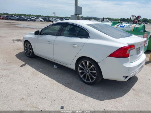 2015 VOLVO S60 YV126MFM1F1340702 Photo 2