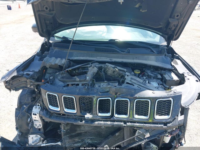 3C4NJDCB6JT437125 Jeep 2018