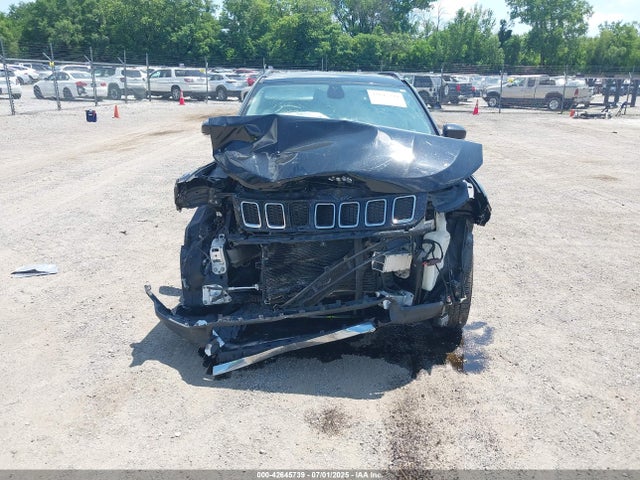 3C4NJDCB6JT437125 Jeep 2018