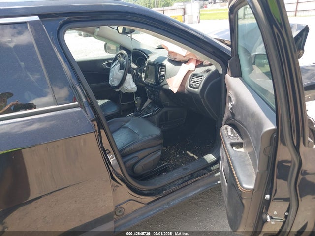3C4NJDCB6JT437125 Jeep 2018