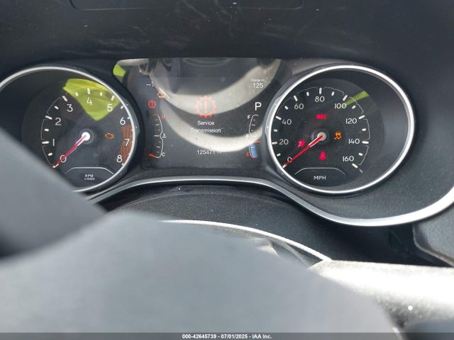 3C4NJDCB6JT437125 Jeep 2018
