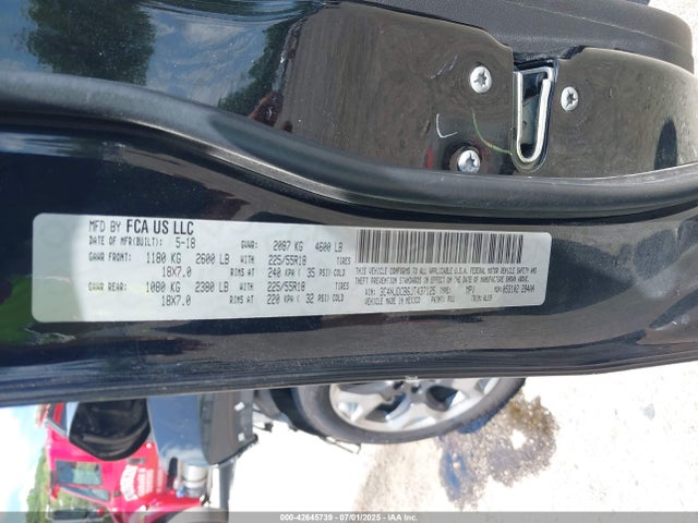 3C4NJDCB6JT437125 Jeep 2018