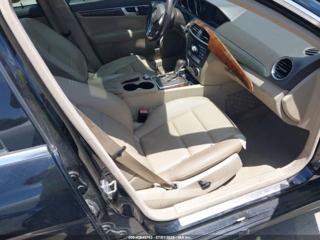 2013 MERCEDES-BENZ C 250 WDDGF4HB4DR256918 Photo 4