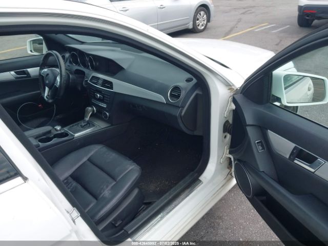 2013 MERCEDES-BENZ C 300 WDDGF8AB8DR287316 Photo 4