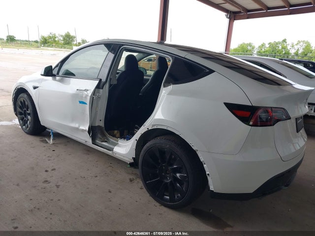 2023 TESLA MODEL Y 7SAYGDEE9PA117288 Photo 2