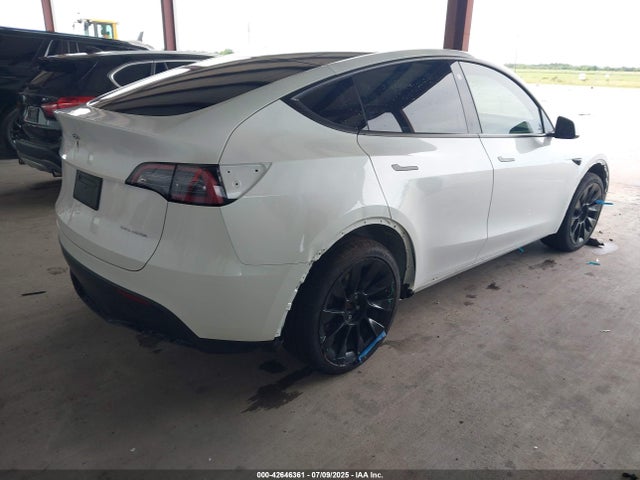 2023 TESLA MODEL Y 7SAYGDEE9PA117288 Photo 3