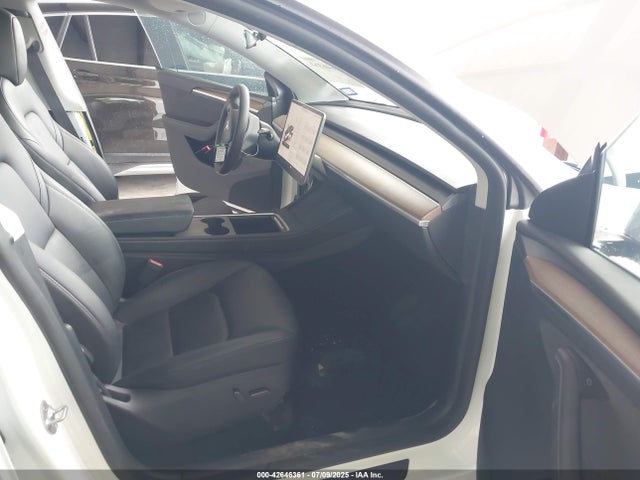 2023 TESLA MODEL Y 7SAYGDEE9PA117288 Photo 4