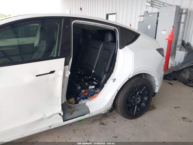 2023 TESLA MODEL Y 7SAYGDEE9PA117288 Photo 5