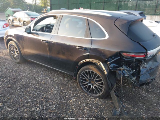2021 PORSCHE CAYENNE WP1AA2AY5MDA01823 Photo 2