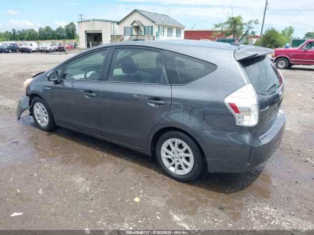 2013 TOYOTA PRIUS V JTDZN3EU4D3266115 Photo 2