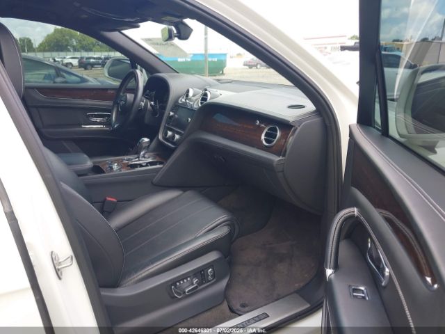 2019 BENTLEY BENTAYGA SJAAM2ZV8KC025346 Photo 4