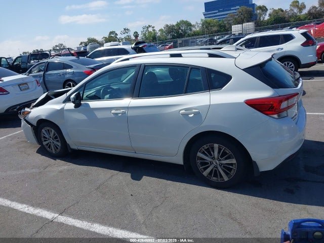 Subaru na 2017 4S3GTAB60H3708630 Image 14