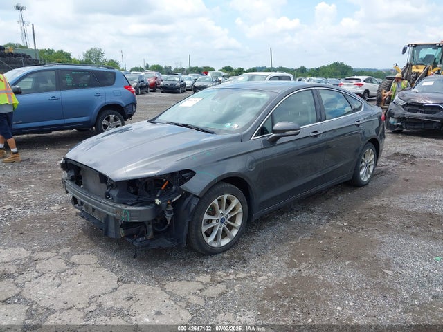 Ford 2019 2019 3FA6P0SUXKR158795 Image 2