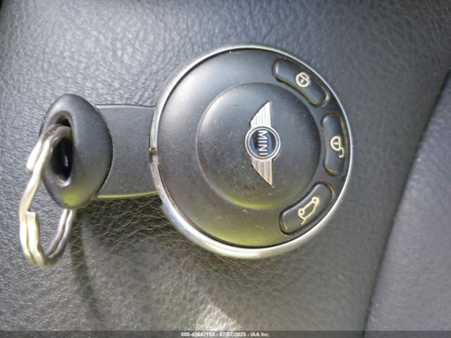 2010 MINI COOPER WMWMF3C59ATZ27469 Photo 10