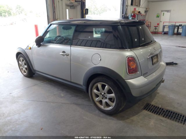 2010 MINI COOPER WMWMF3C59ATZ27469 Photo 2