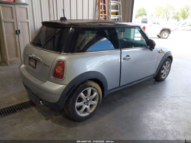 2010 MINI COOPER WMWMF3C59ATZ27469 Photo 3
