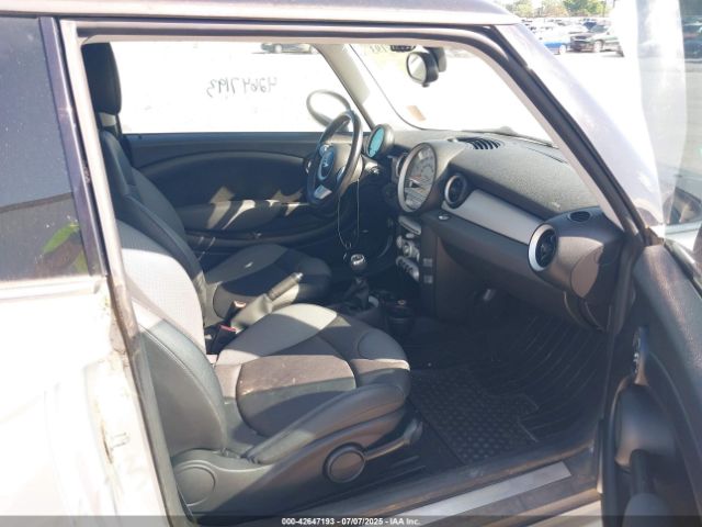 2010 MINI COOPER WMWMF3C59ATZ27469 Photo 4