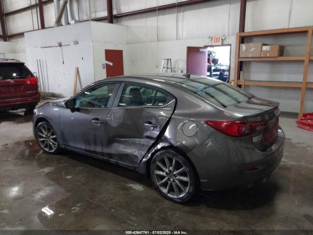 2018 MAZDA MAZDA3 3MZBN1V38JM215236 Photo 2