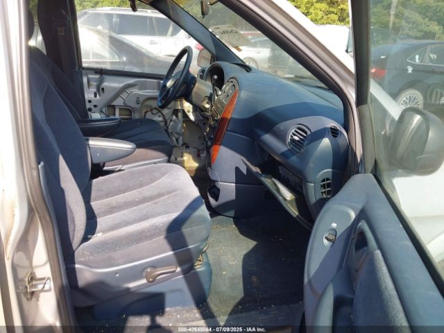 2001 CHRYSLER TOWN & COUNTRY 2C8GP44G81R124936 Photo 4