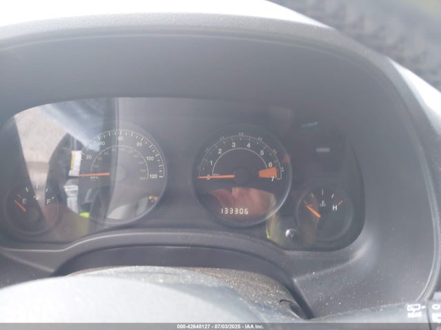 1C4NJRFB1FD413028 Jeep 2015