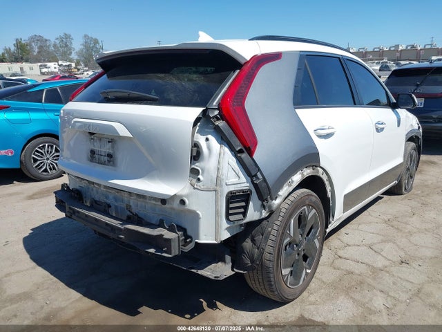 KNDCT3L19P5015619 KIA 2023