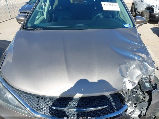 Chrysler 2017 2017 2C4RC1EG6HR720883 Image 10