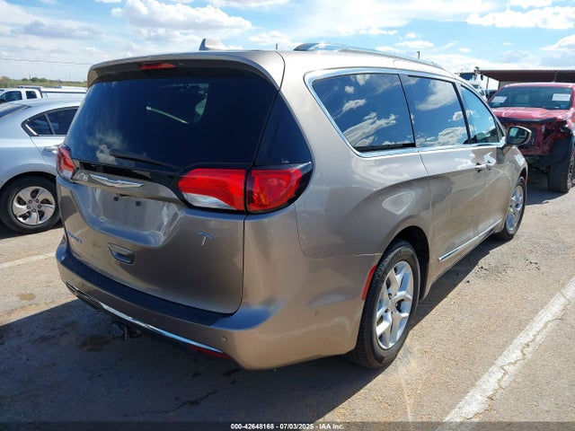 2C4RC1EG6HR720883 Chrysler 2017