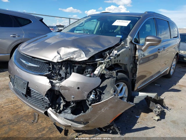 Chrysler 2017 2017 2C4RC1EG6HR720883 Image 6