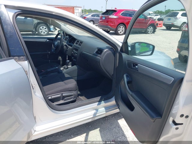 3VWD17AJ5FM284954 Volkswagen Jetta