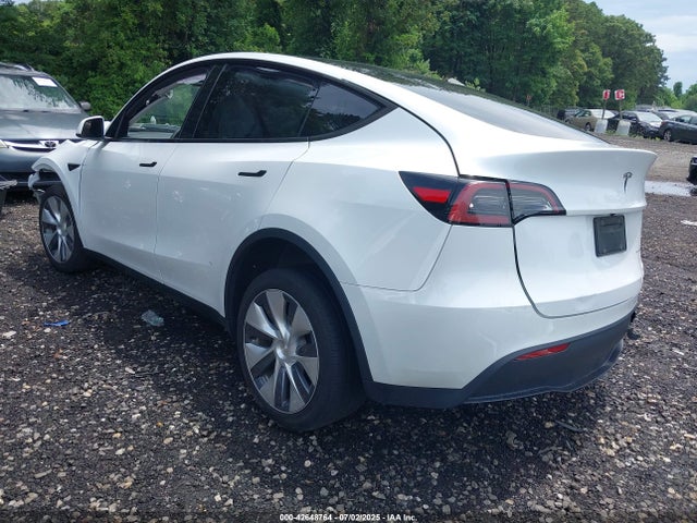 2023 TESLA MODEL Y 7SAYGDEE2PA130075 Photo 2