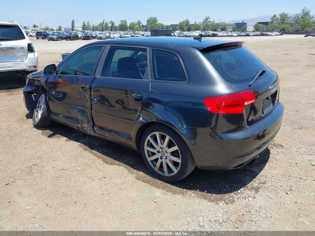 2010 AUDI A3 WAUPFAFM8AA177384 Photo 2
