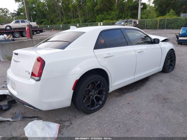 2019 CHRYSLER 300 2C3CCABG4KH708162 Photo 3