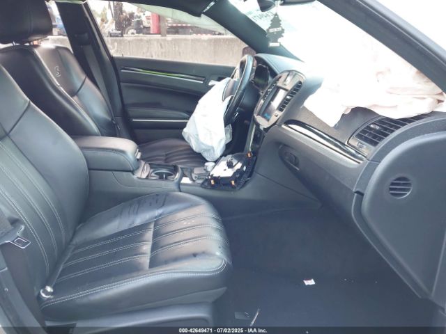 2019 CHRYSLER 300 2C3CCABG4KH708162 Photo 4
