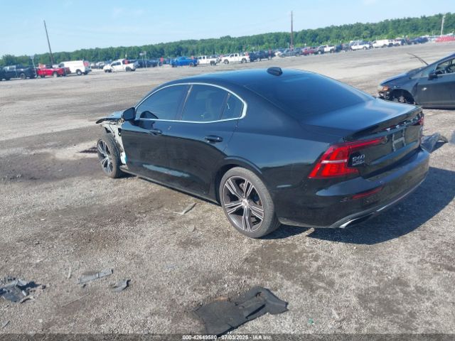 2019 VOLVO S60 7JR102FL4KG017820 Photo 2