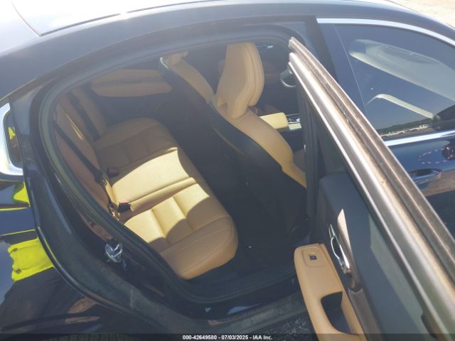 2019 VOLVO S60 7JR102FL4KG017820 Photo 7