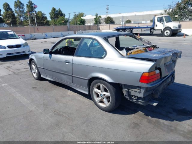 1992 BMW 325 WBABF4318NEK03583 Photo 2